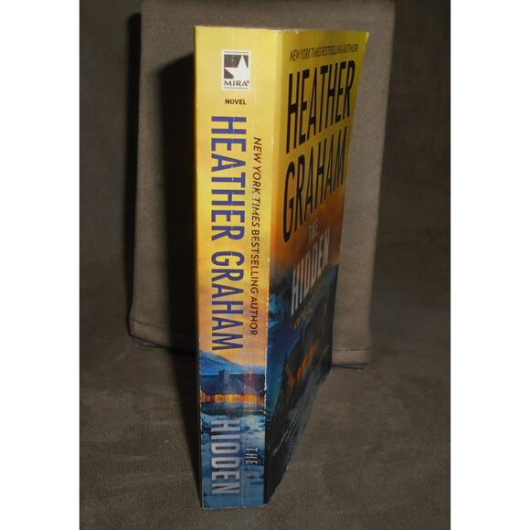 The Hidden by Heather Graham Paperback 2015 Krewe of Hunters #17 - Picture 2 of 7